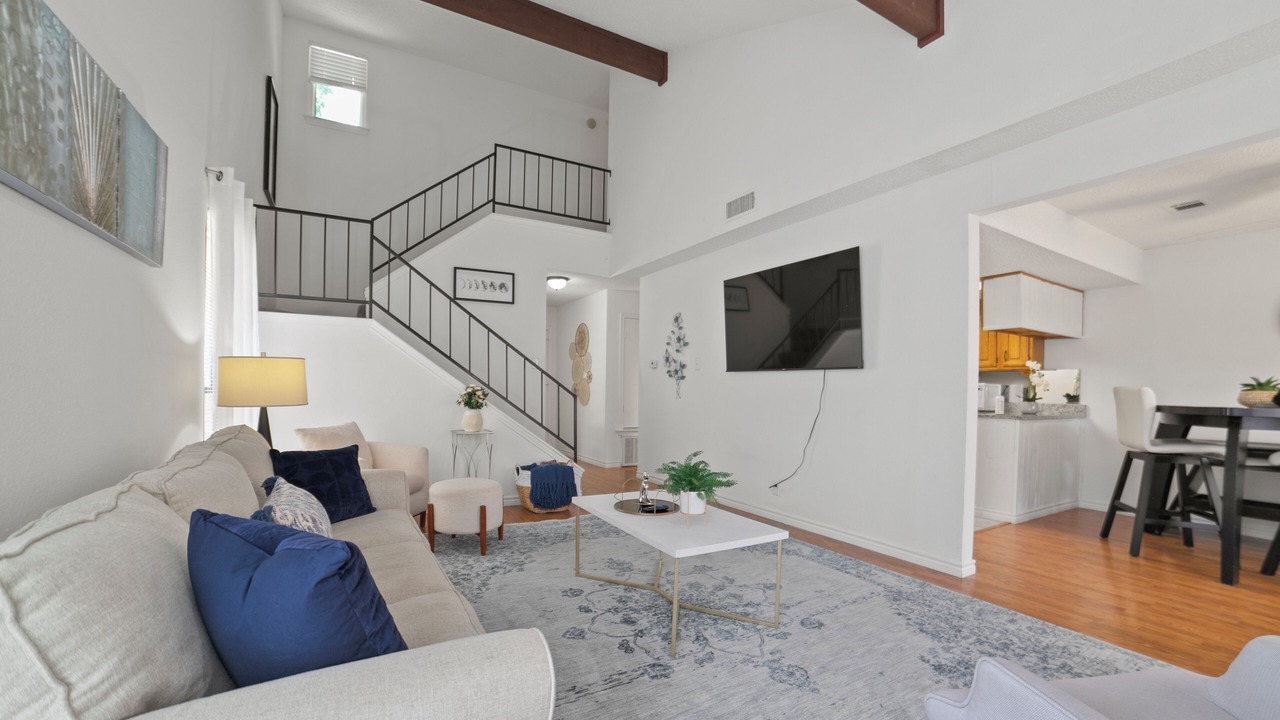 Photo of Livingroom in Pleasant Valley