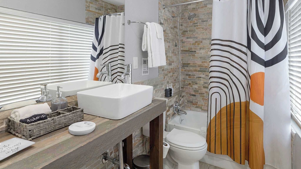 Photo of Bathroom in Barths