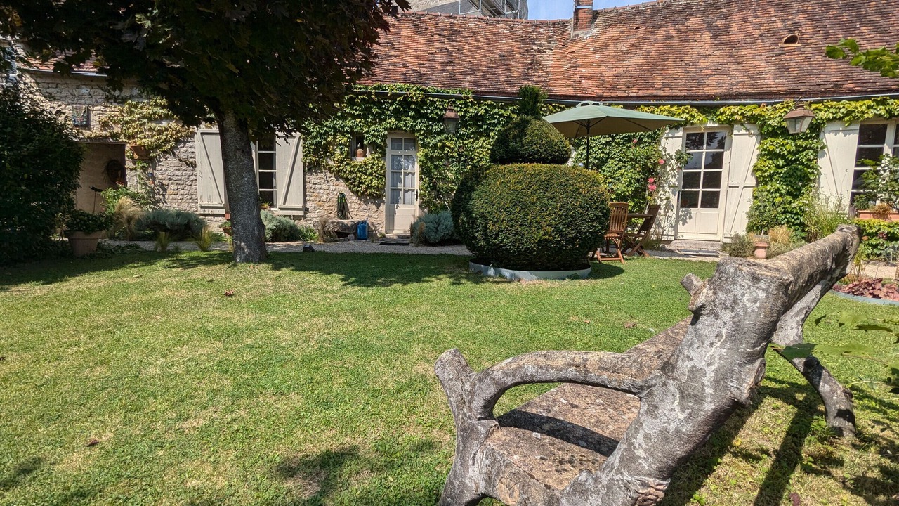 Photo of Outdoor in Yevre-le-Chatel