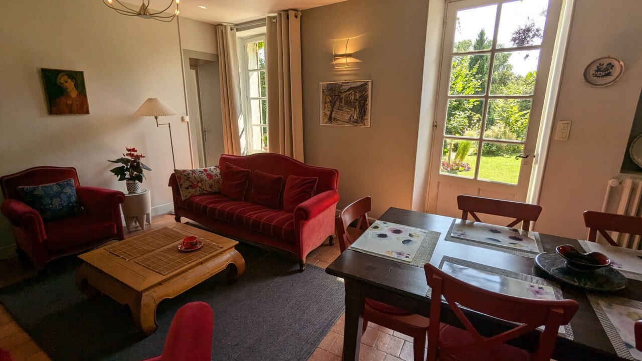 Photo of Livingroom in Yevre-le-Chatel
