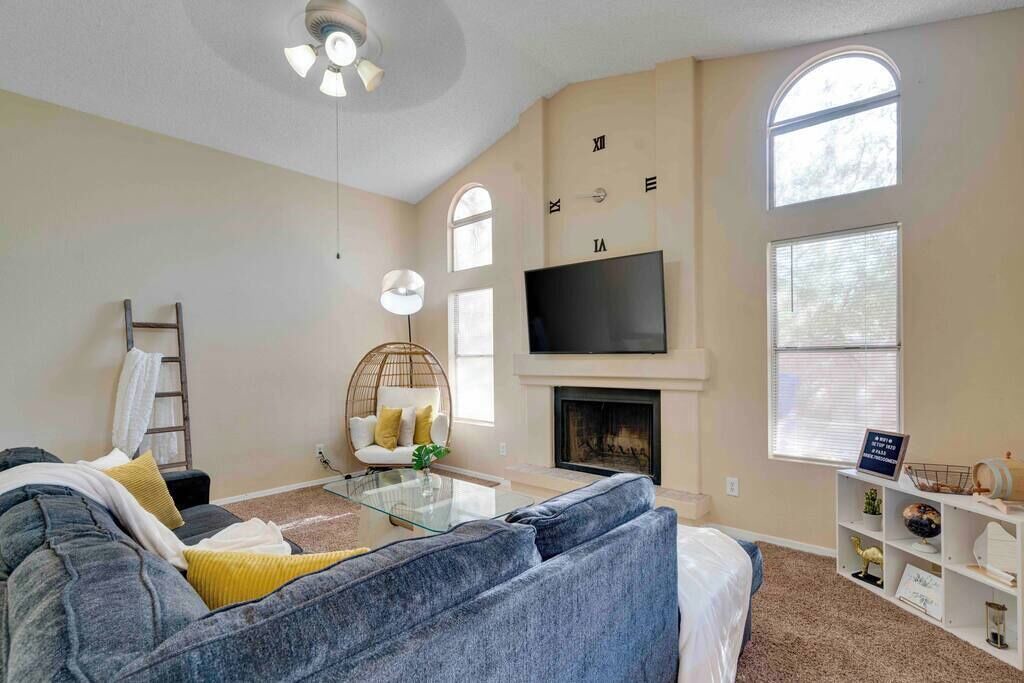 Photo of Livingroom in Horizons West