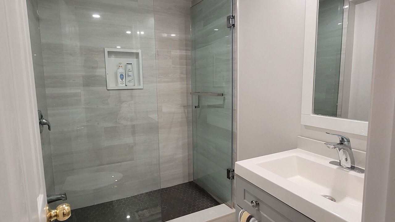 Photo of Bathroom in The Peanut