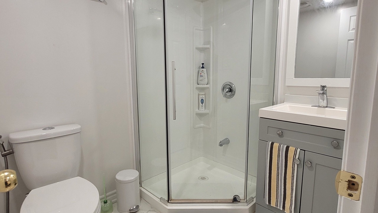 Photo of Bathroom in The Peanut