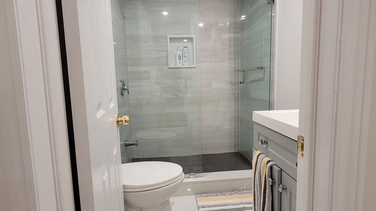Photo of Bathroom in The Peanut