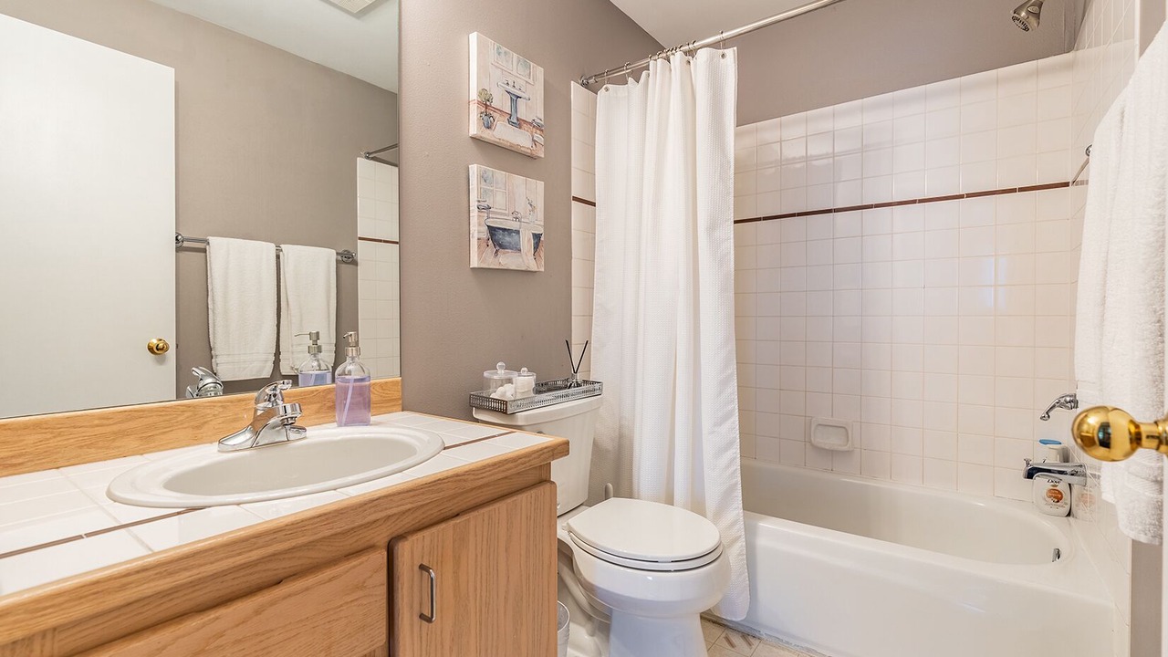 Photo of Bathroom in Southeast Magnolia