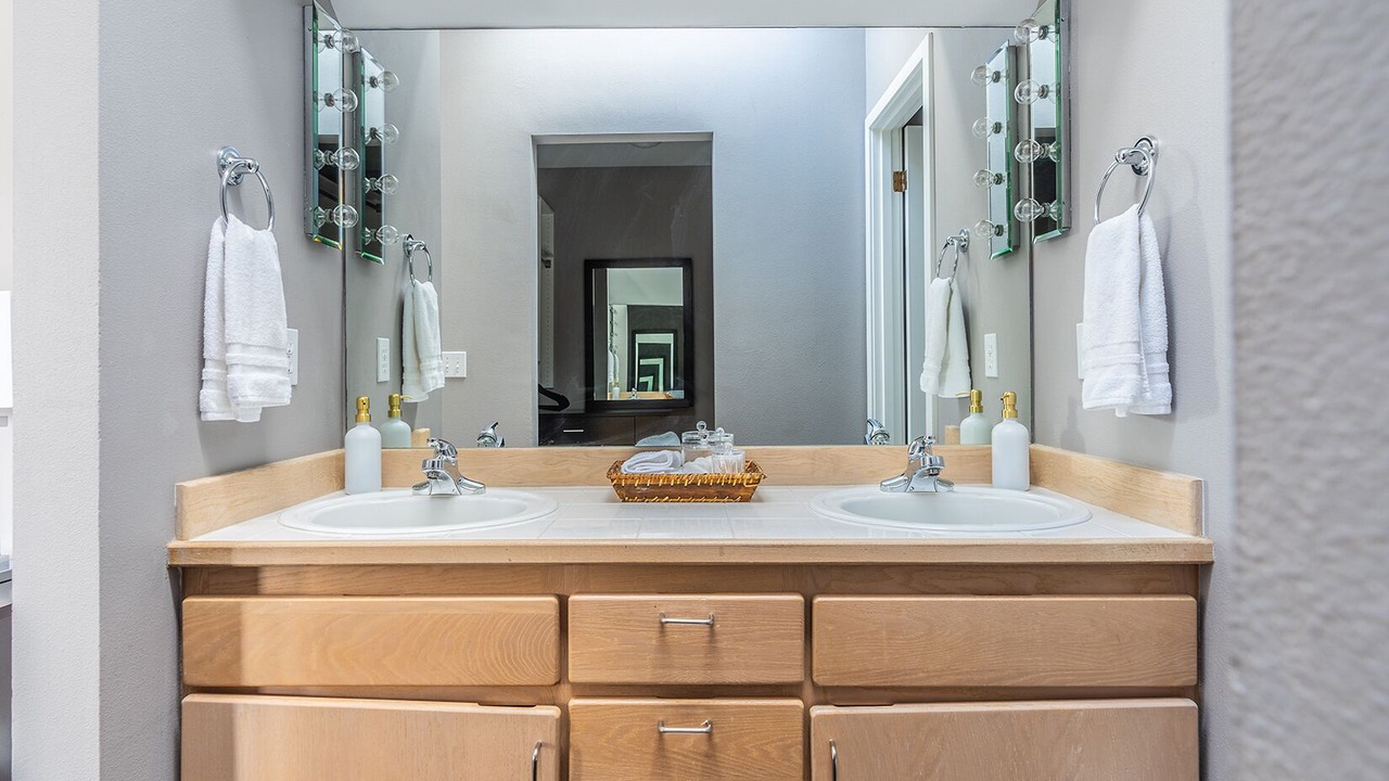 Photo of Bathroom in Southeast Magnolia