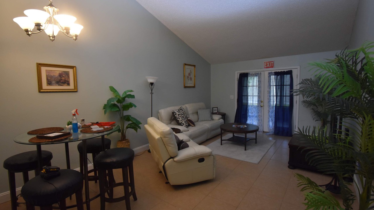 Photo of Livingroom in St. Marys