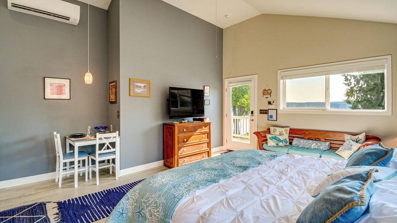 Photo of Bedroom in West Hills