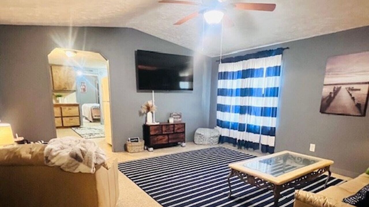 Photo of Livingroom in Redwood