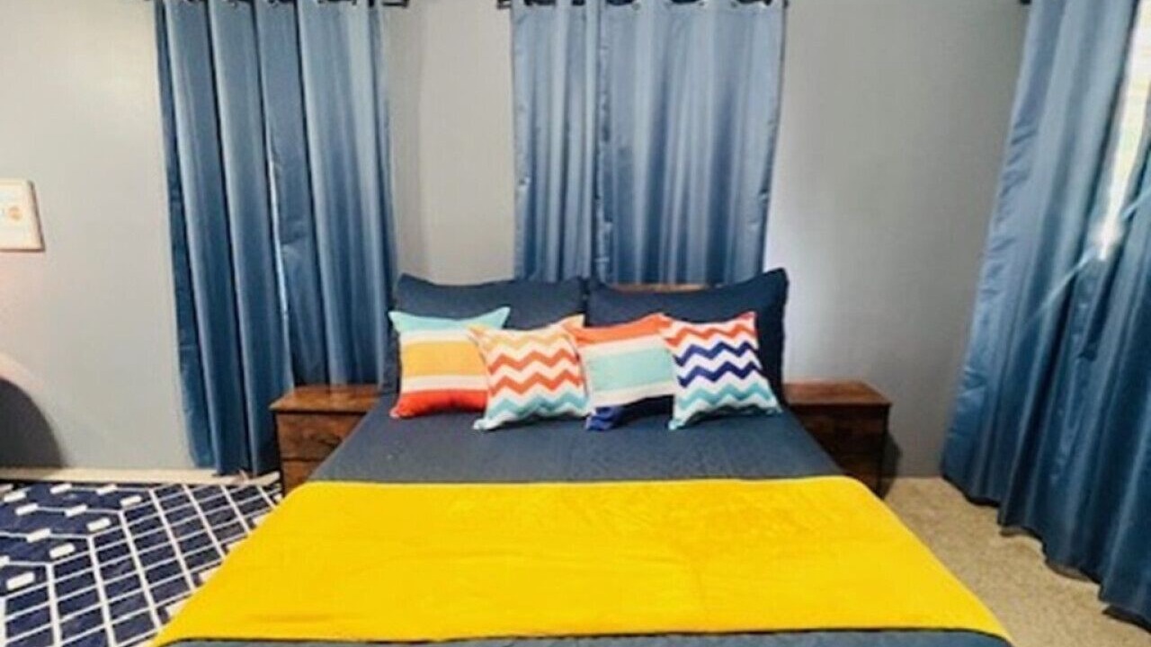Photo of Bedroom in Redwood