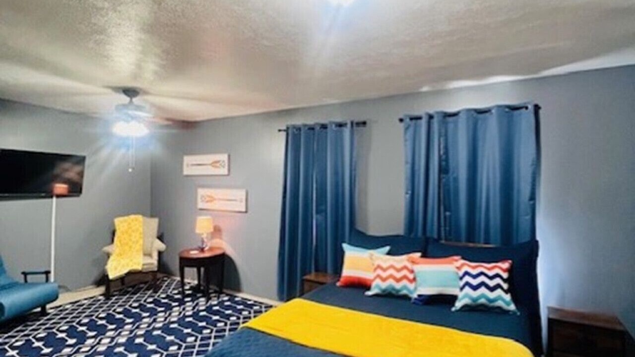 Photo of Bedroom in Redwood