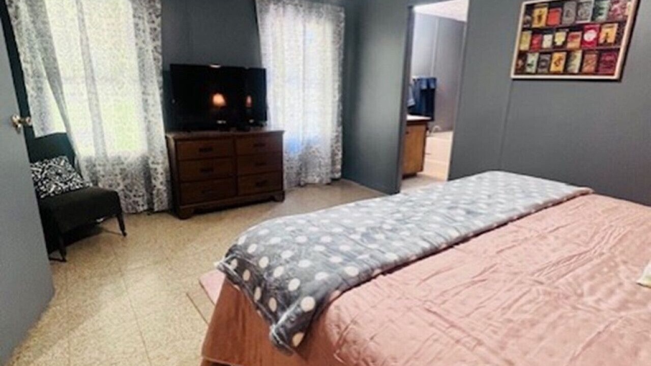 Photo of Bedroom in Redwood