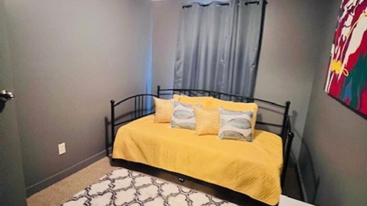 Photo of Bedroom in Redwood