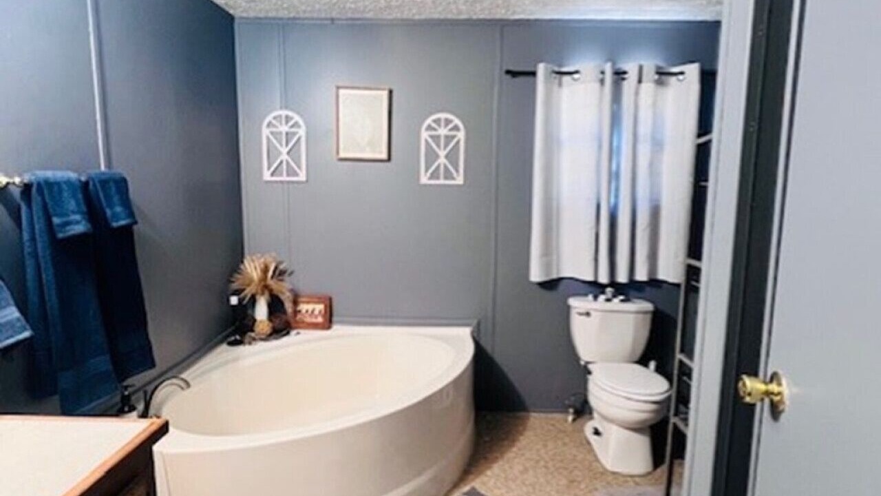 Photo of Bathroom in Redwood