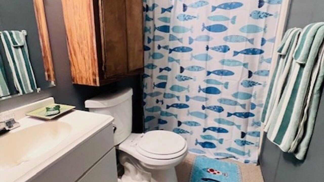 Photo of Bathroom in Redwood