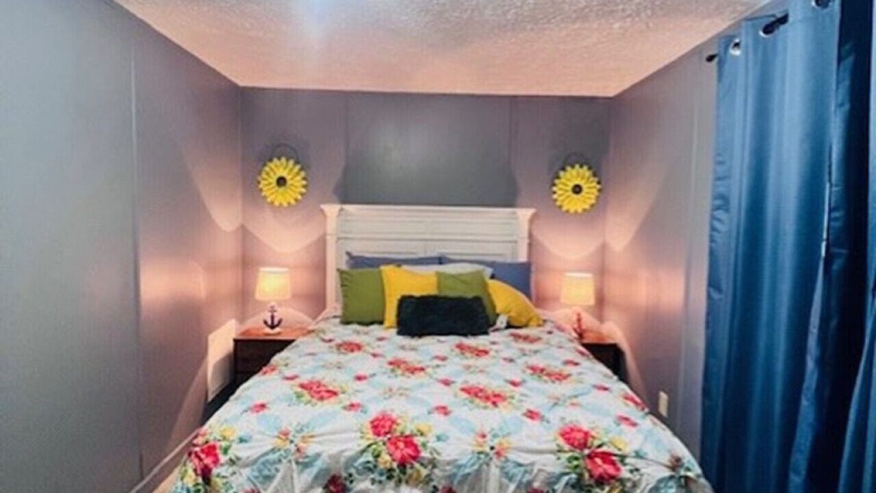 Photo of Bedroom in Redwood