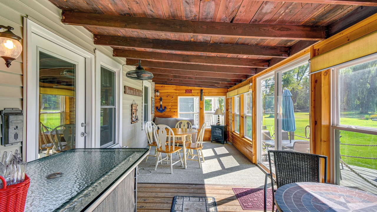 Photo of Livingroom in Cayuga