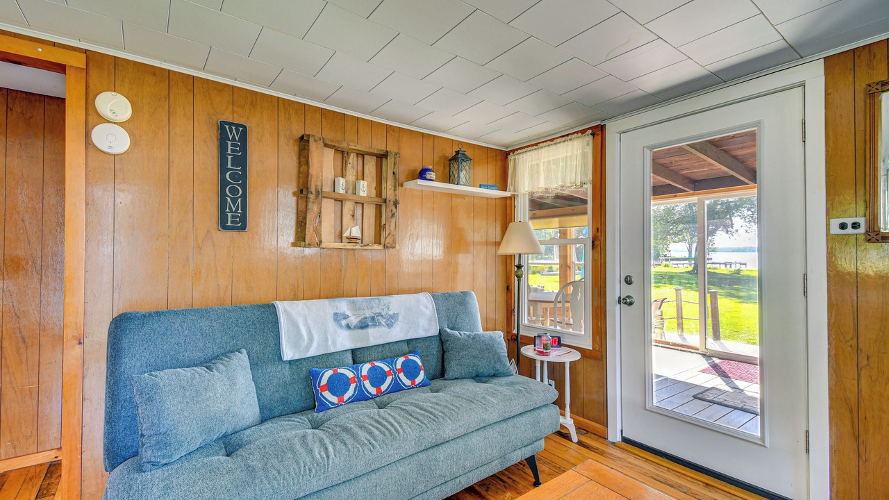 Photo of Livingroom in Cayuga