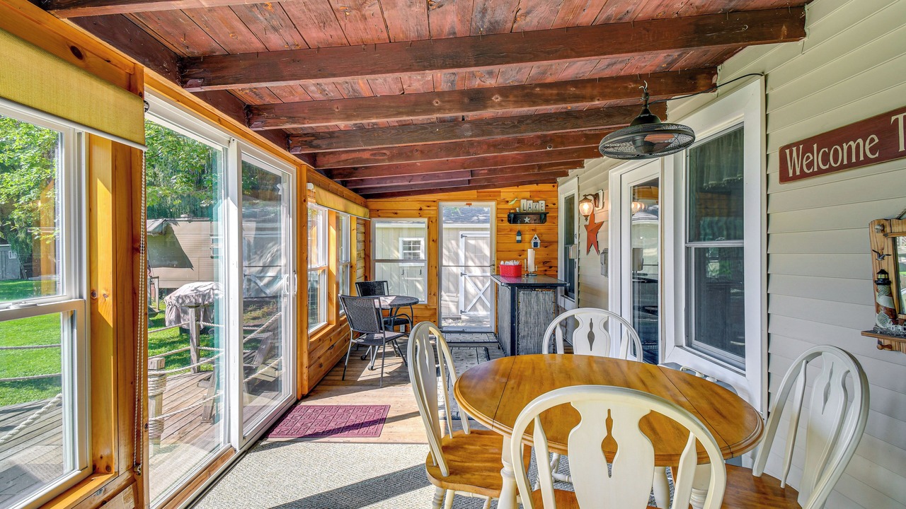 Photo of Others in Cayuga