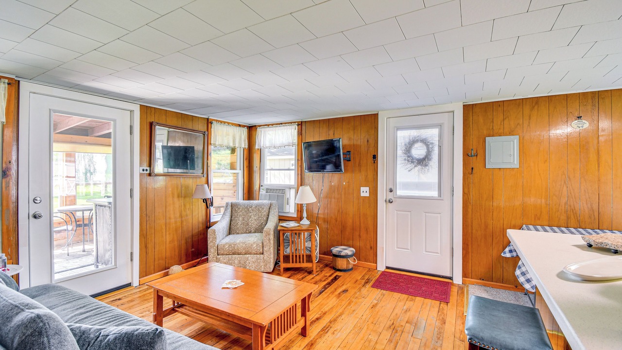 Photo of Livingroom in Cayuga