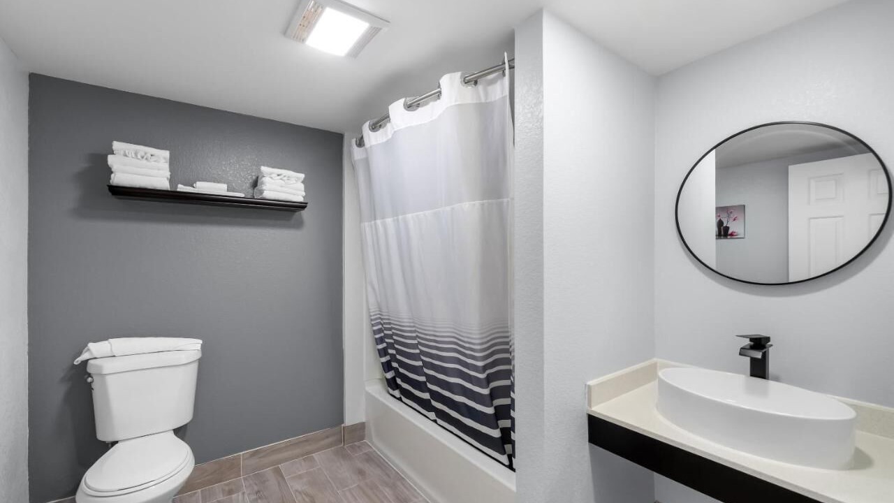 Photo of Bathroom in Teaticket