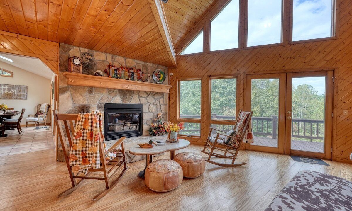 Photo of Livingroom in Young Harris