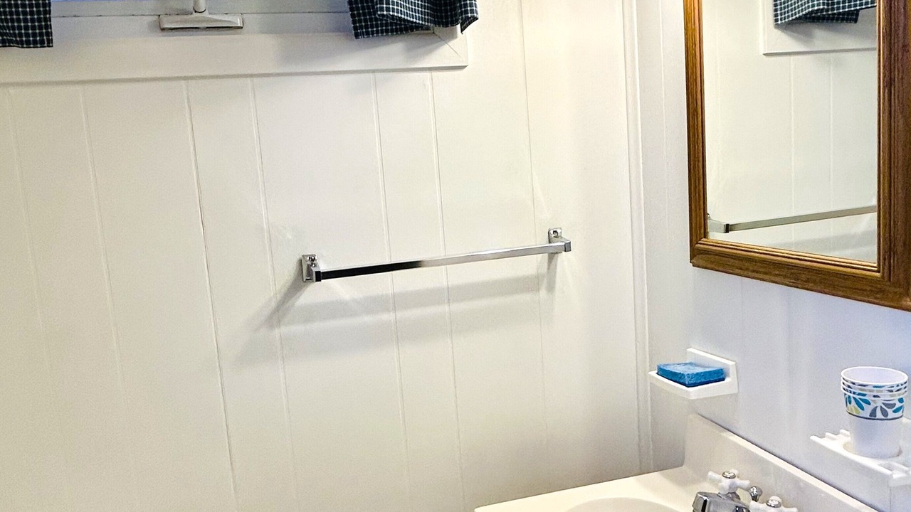 Photo of Bathroom in Dover Beaches North