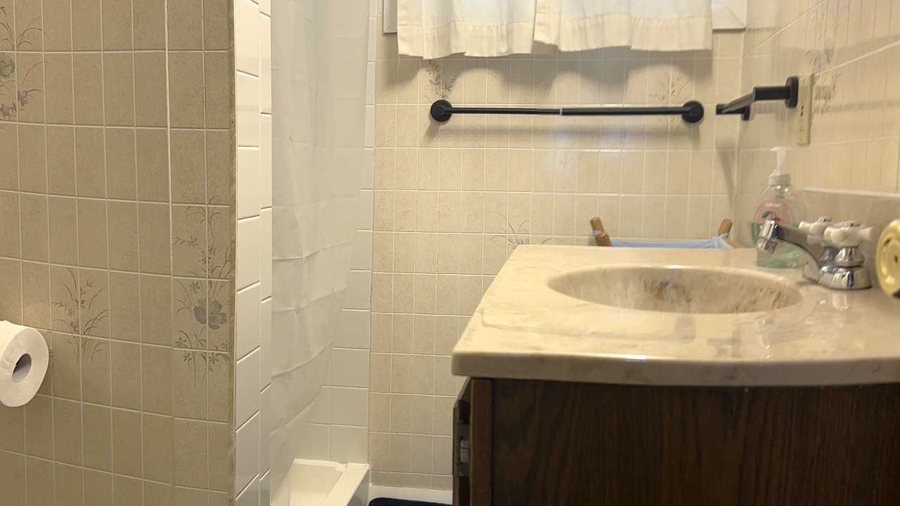 Photo of Bathroom in Dover Beaches North