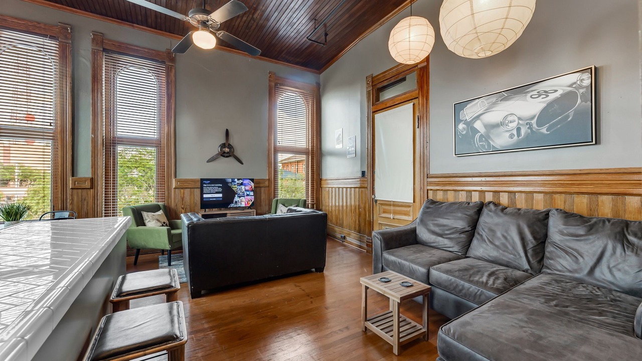 Photo of Livingroom in Downtown