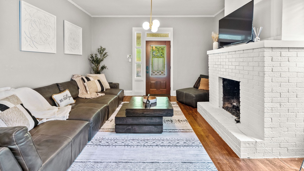 Photo of Livingroom in Central Gardens