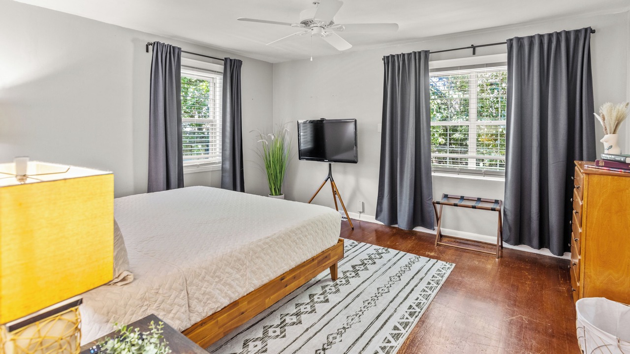 Photo of Bedroom in Central Gardens