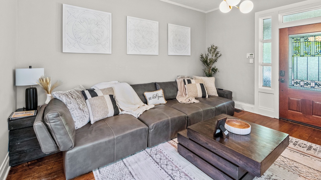 Photo of Livingroom in Central Gardens