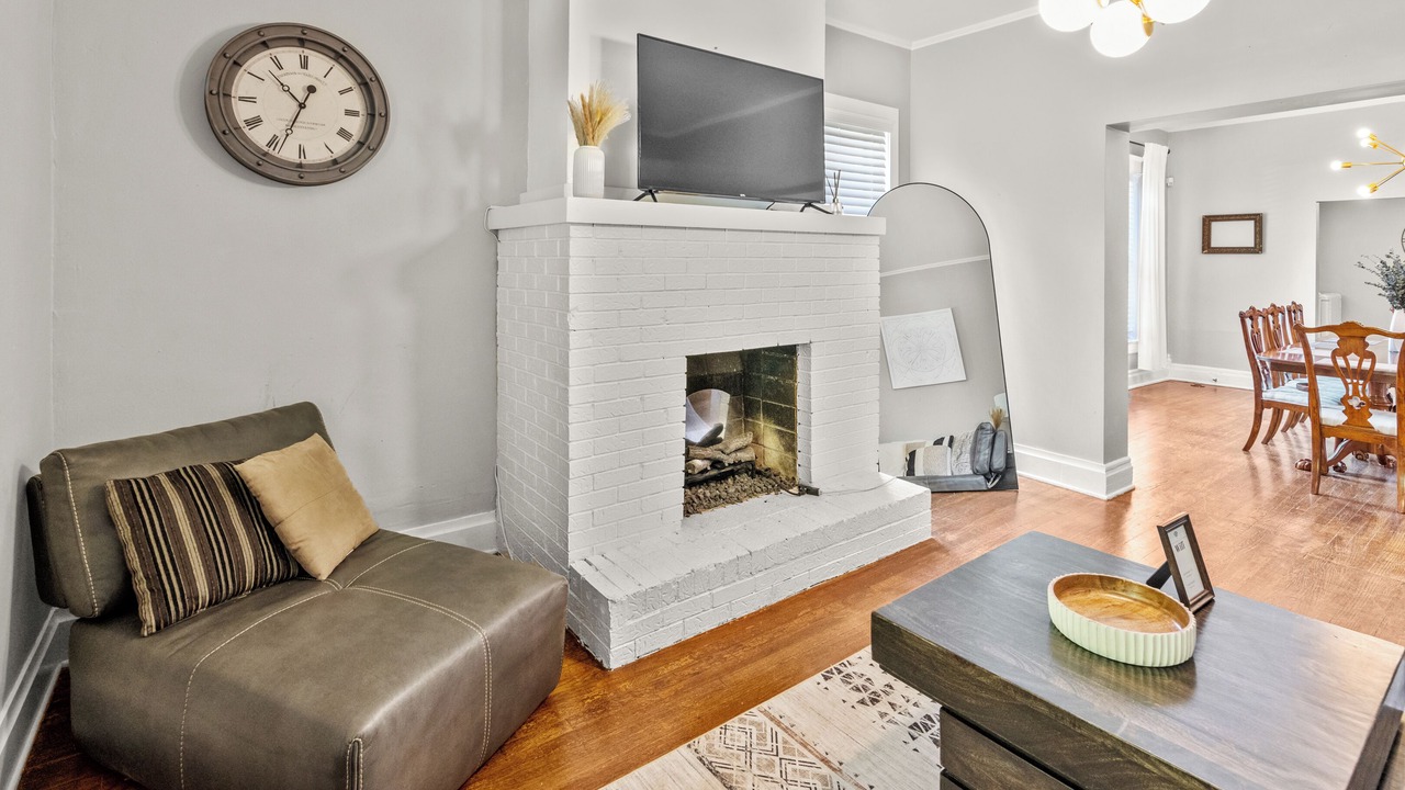 Photo of Livingroom in Central Gardens