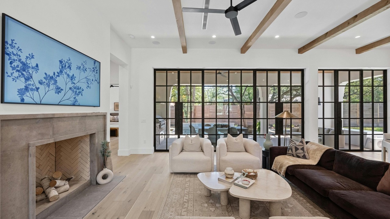 Photo of Livingroom in Barton Hills