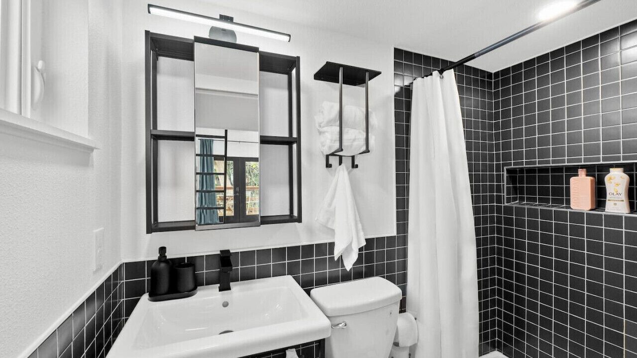 Photo of Bathroom in Holly