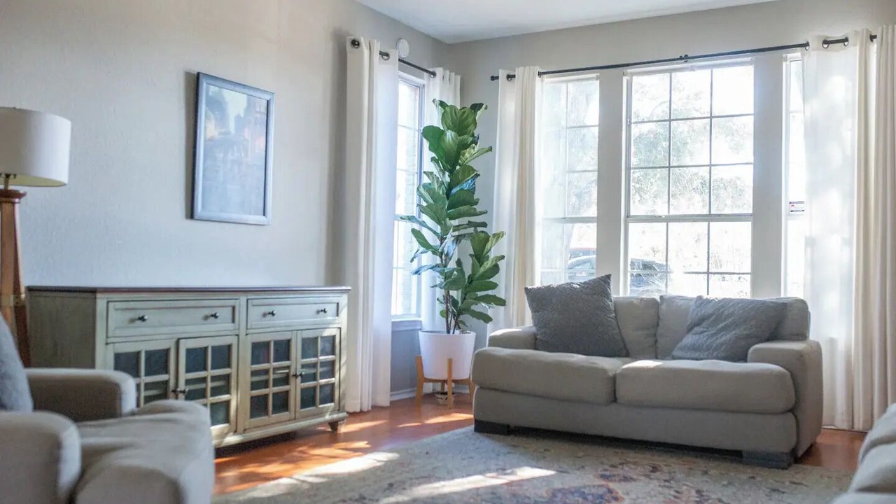 Photo of Livingroom in McNeil
