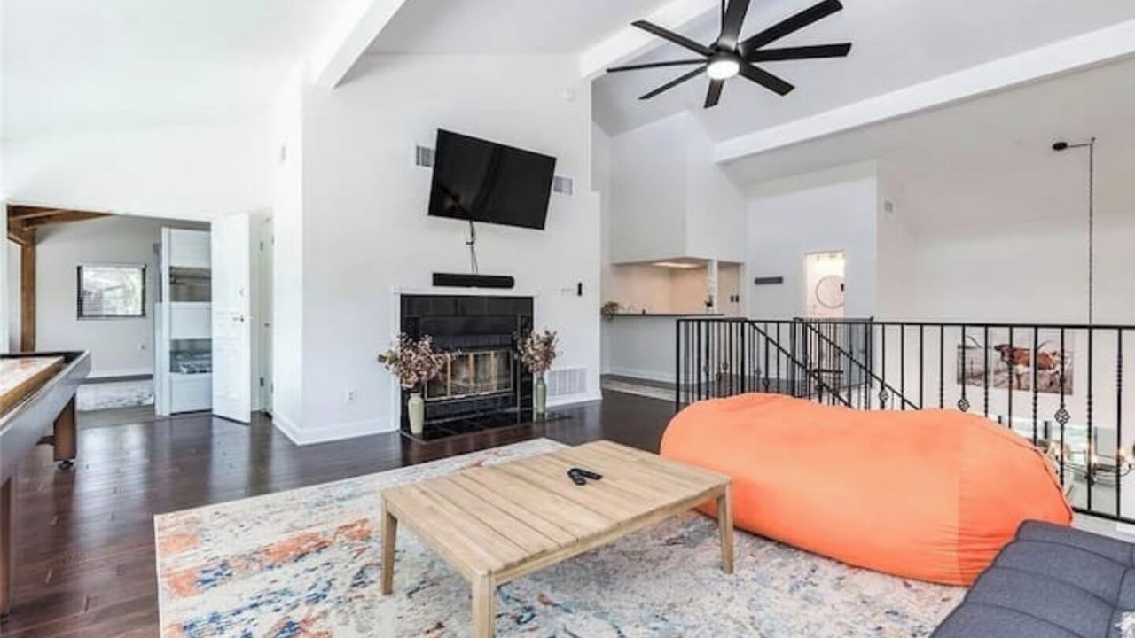 Photo of Livingroom in Marshall Ford Vista