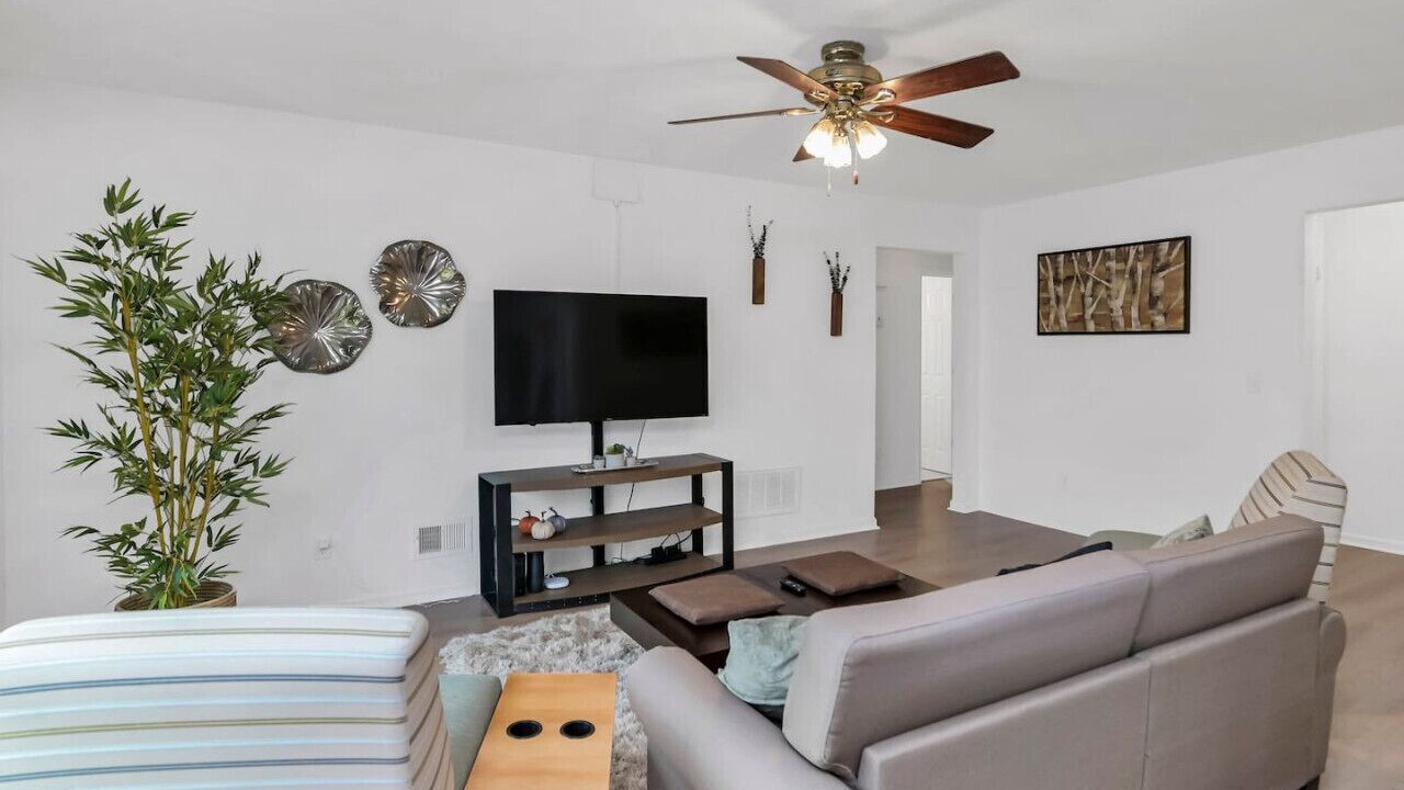 Photo of Livingroom in Oak Grove