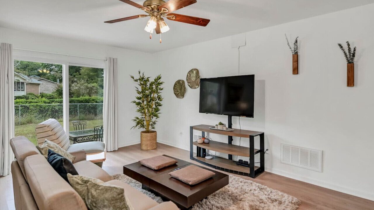 Photo of Livingroom in Oak Grove