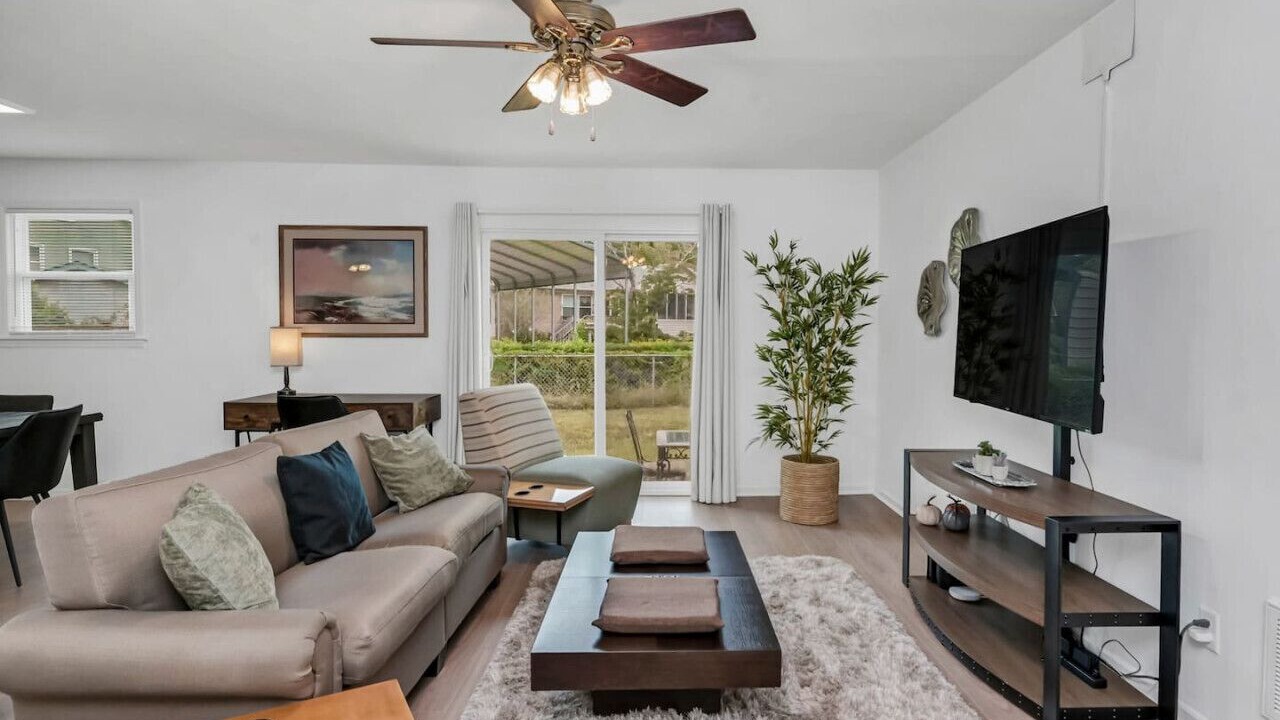 Photo of Livingroom in Oak Grove
