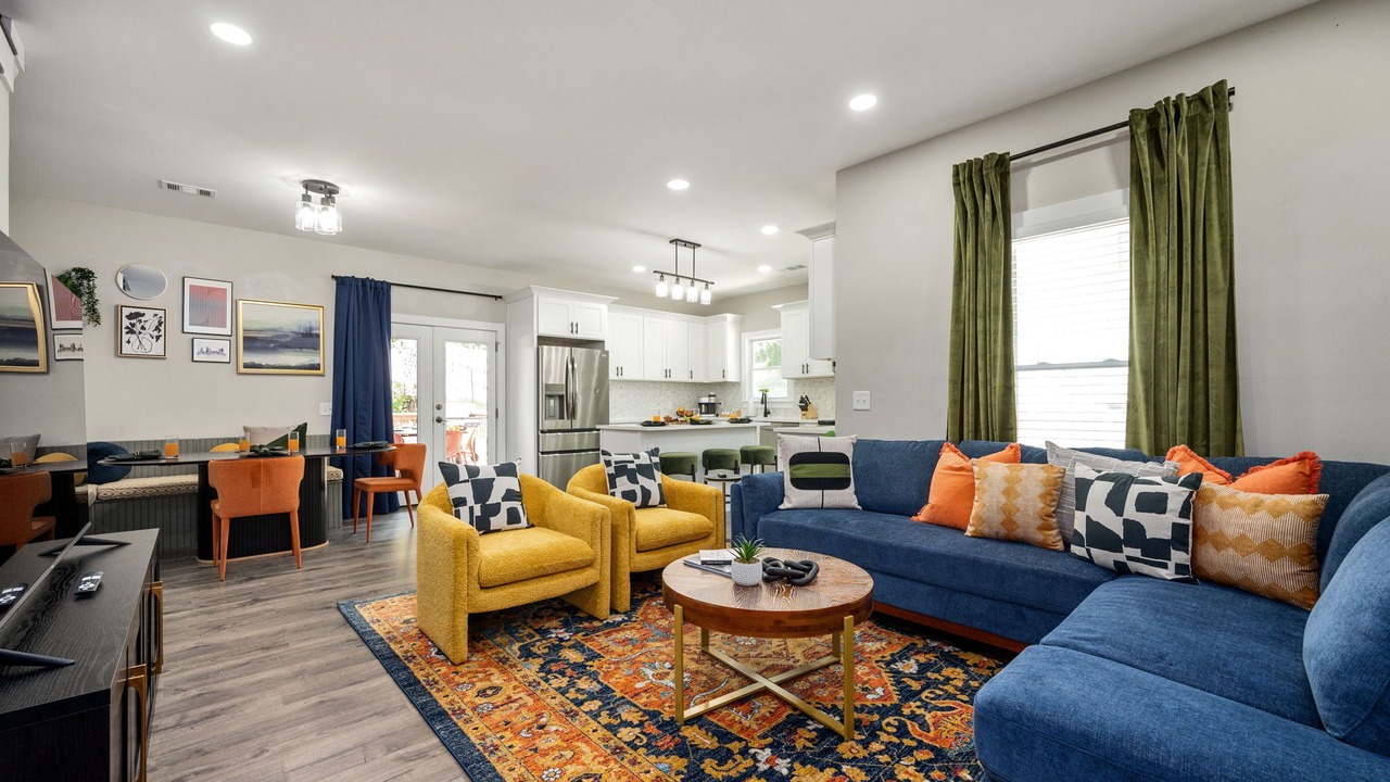 Photo of Livingroom in Candler-McAfee