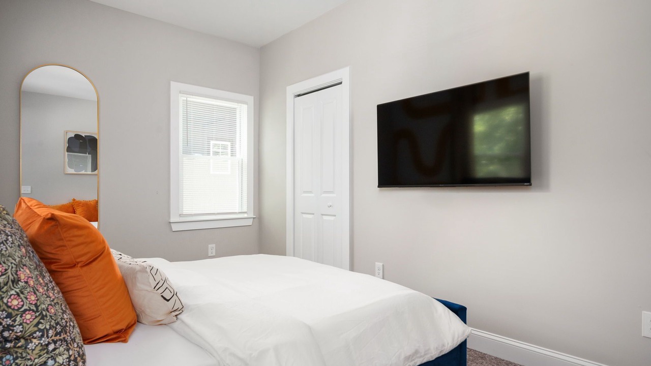 Photo of Bedroom in Candler-McAfee