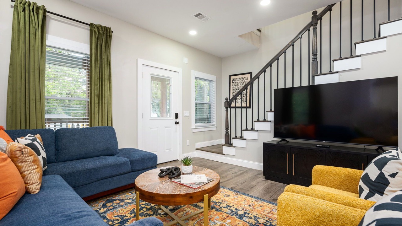 Photo of Livingroom in Candler-McAfee