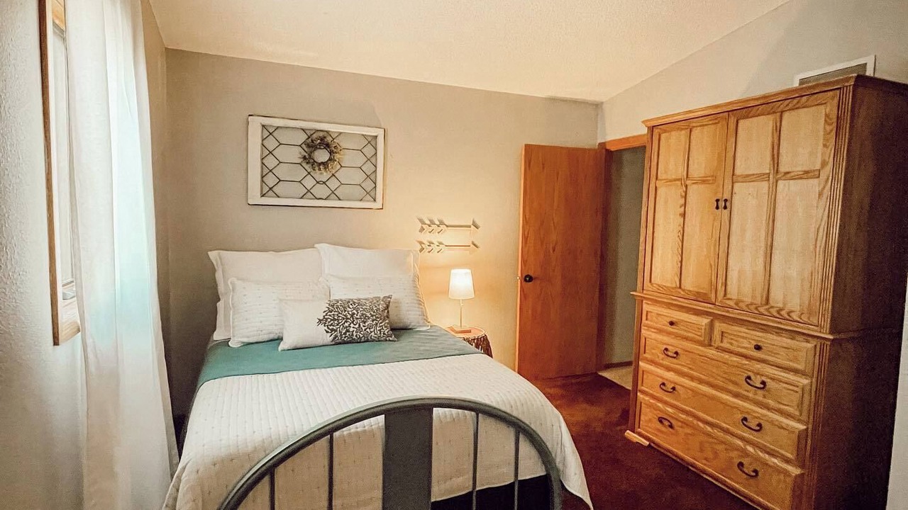 Photo of Bedroom in Calhoun County