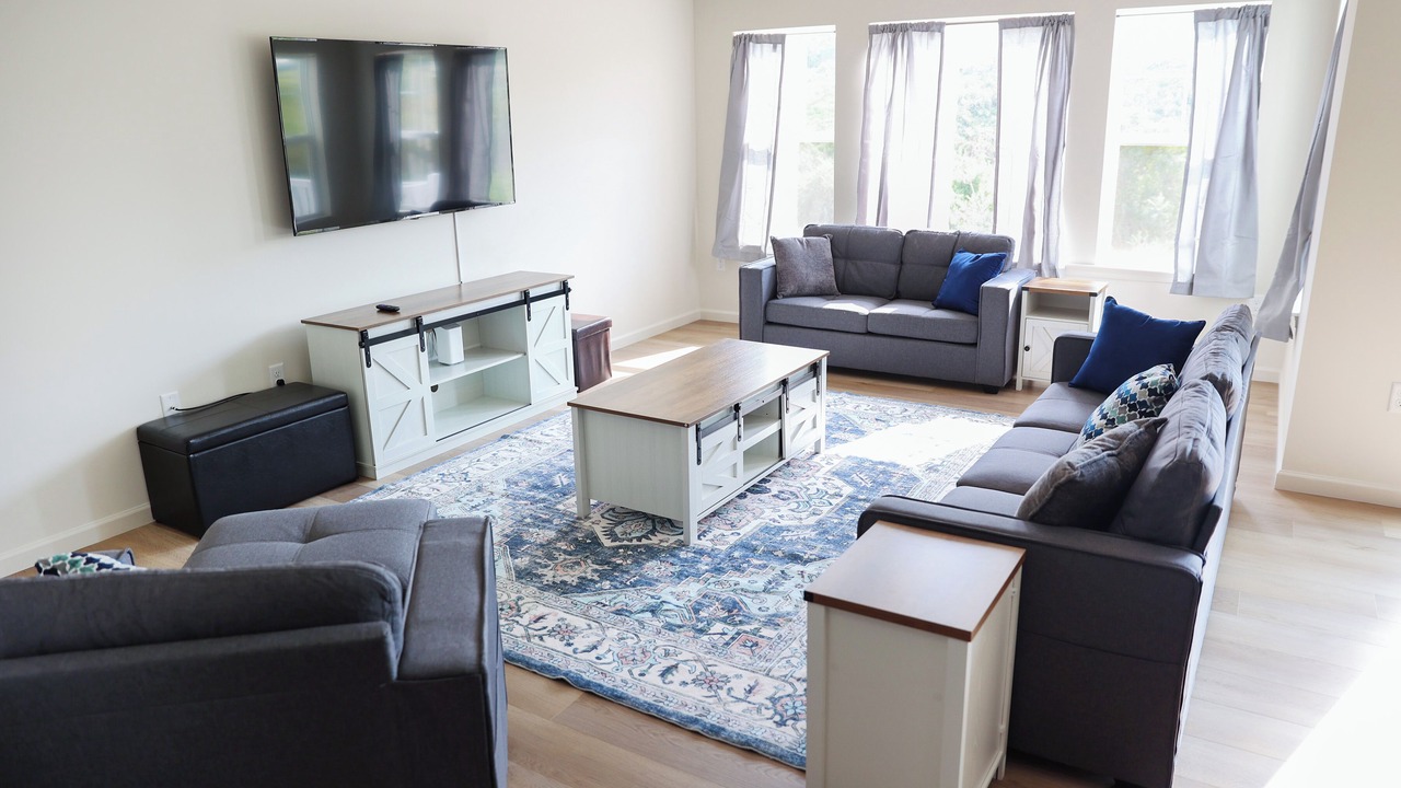 Photo of Livingroom in State College