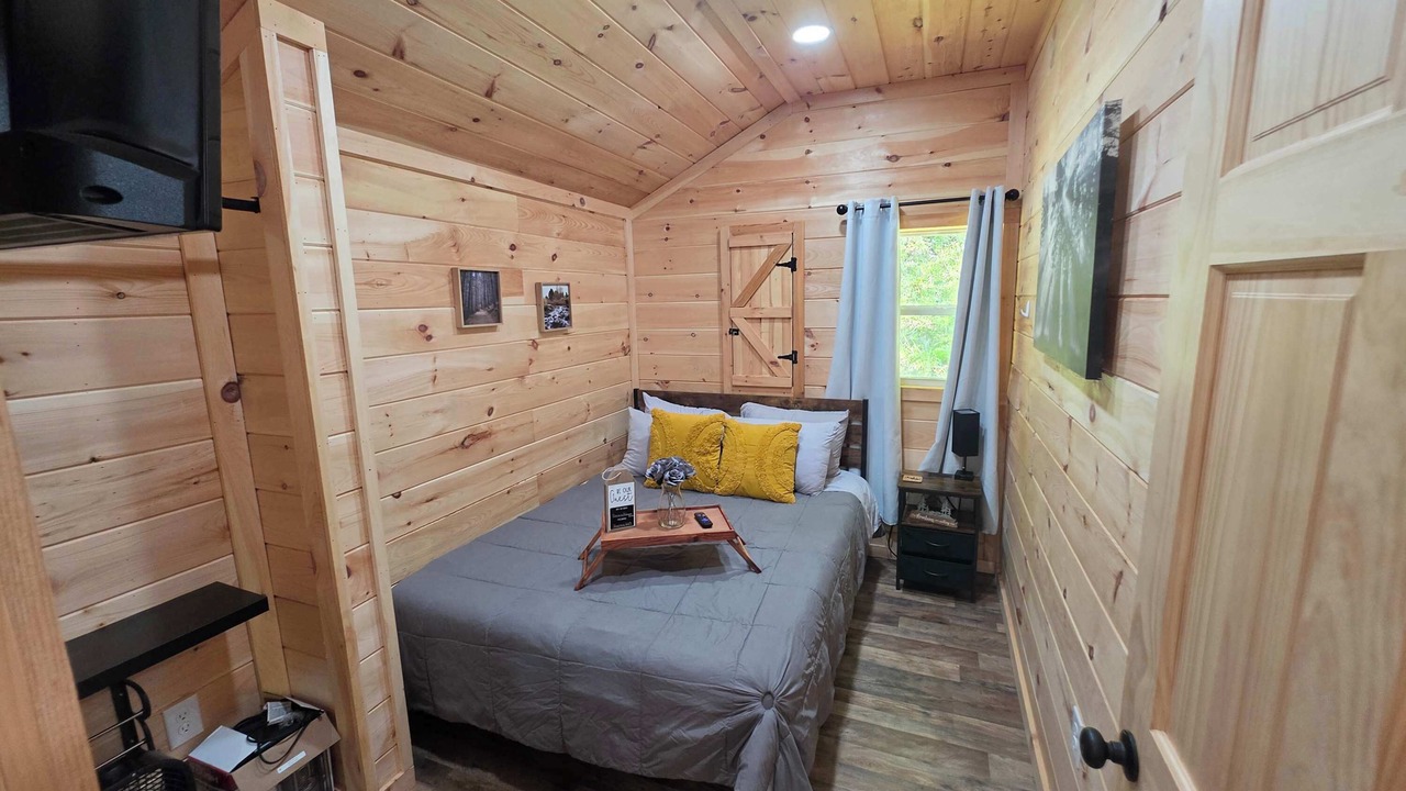 Photo of Bedroom in Betsy Layne