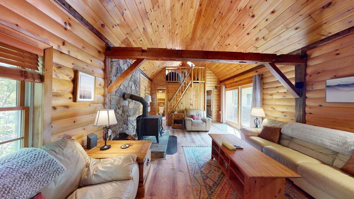 Photo of Livingroom in Bridgewater Corners
