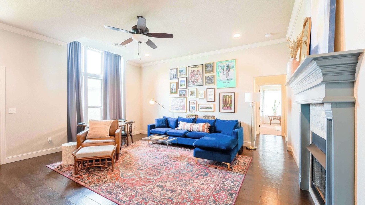 Photo of Livingroom in Cave Springs