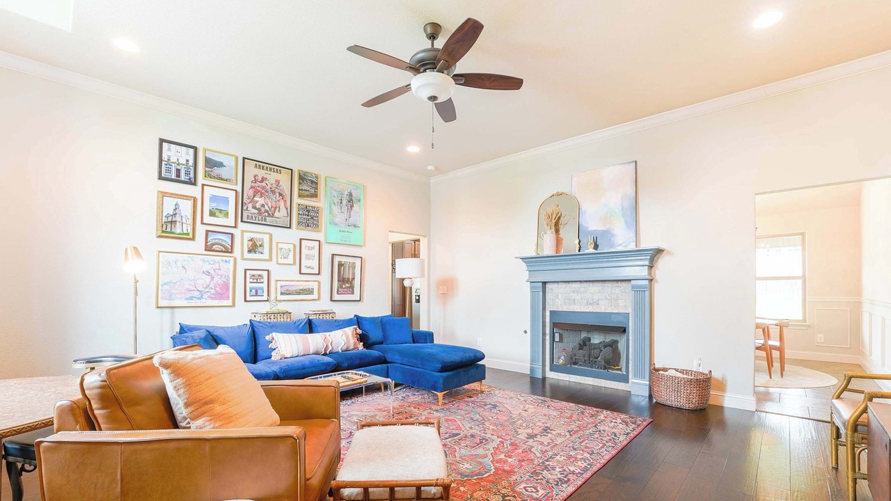 Photo of Livingroom in Cave Springs