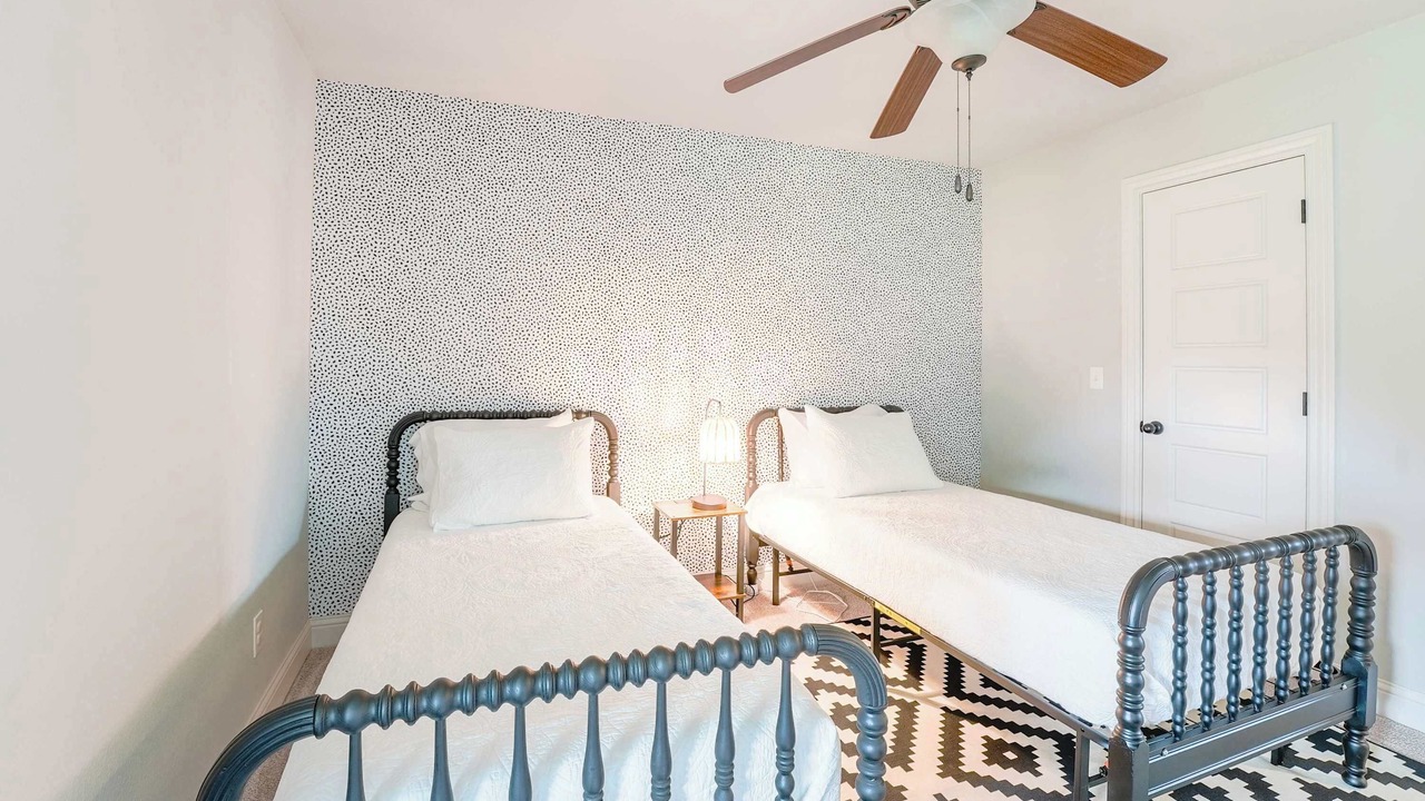 Photo of Bedroom in Cave Springs